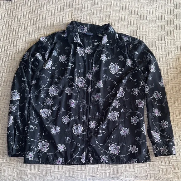 Laura Scott Black Button-Up Shirt with Lavender Floral Print - Picture 4 of 8